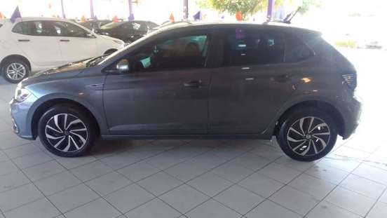 VOLKSWAGEN-POLO-2023