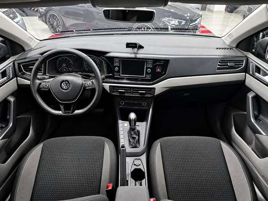 VOLKSWAGEN-POLO-2018