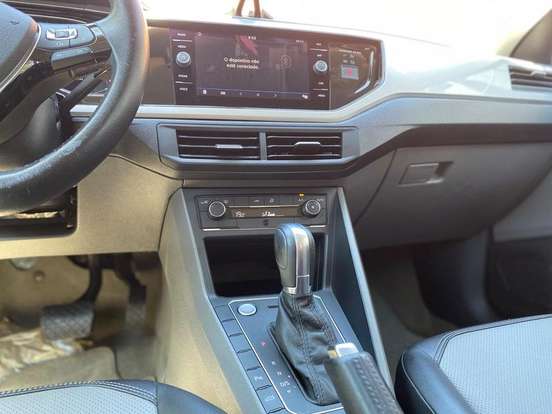 VOLKSWAGEN-POLO-2019