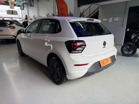 VOLKSWAGEN-POLO-2023