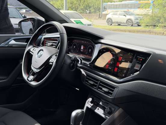 VOLKSWAGEN-POLO-2021