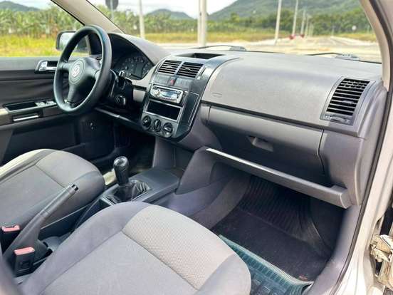 VOLKSWAGEN-POLO-2006
