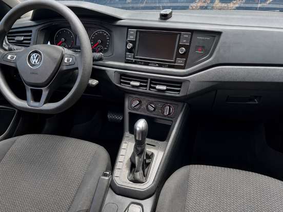 VOLKSWAGEN-POLO-2021
