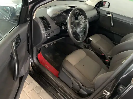VOLKSWAGEN-POLO SEDAN-2008