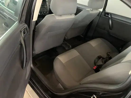 VOLKSWAGEN-POLO SEDAN-2008