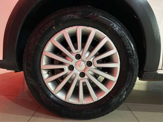 VOLKSWAGEN-SAVEIRO-2015
