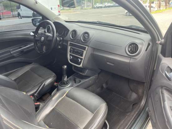 VOLKSWAGEN-SAVEIRO-2010