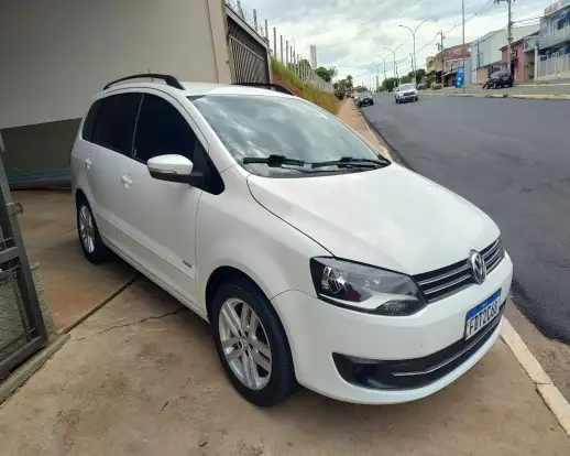 VOLKSWAGEN-SPACEFOX-2013