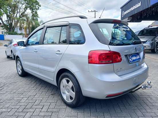 VOLKSWAGEN-SPACEFOX-2011