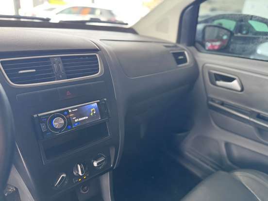 VOLKSWAGEN-SPACEFOX-2011