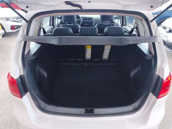 VOLKSWAGEN-SPACEFOX-2012