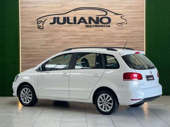 VOLKSWAGEN-SPACEFOX-2015