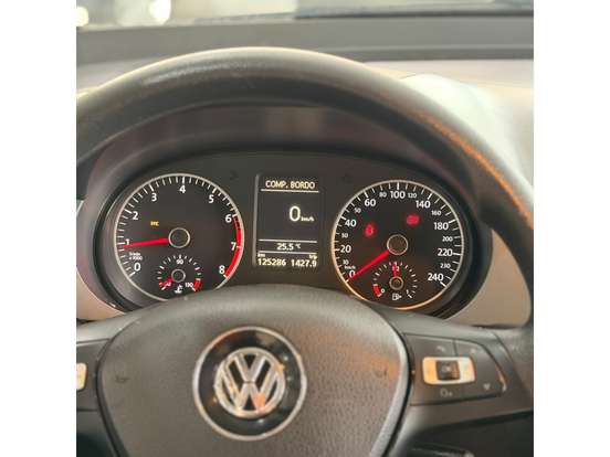VOLKSWAGEN-SPACEFOX-2017
