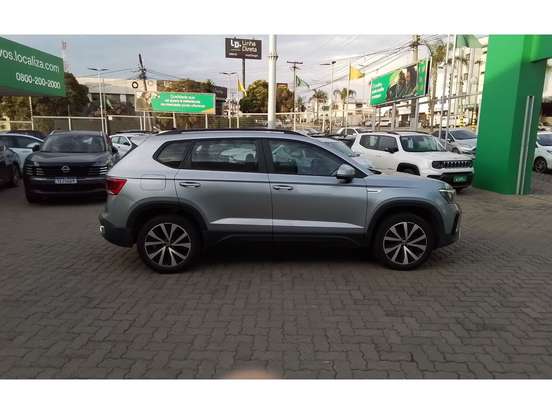 VOLKSWAGEN-TAOS-2023
