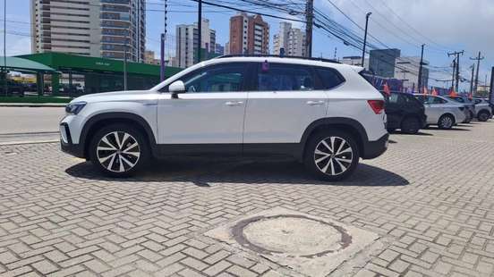VOLKSWAGEN-TAOS-2025