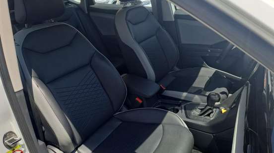 VOLKSWAGEN-TAOS-2025