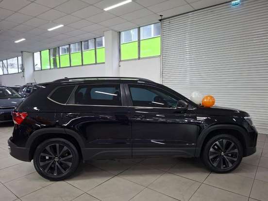 VOLKSWAGEN-TAOS-2025