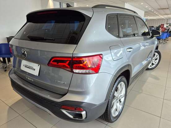 VOLKSWAGEN-TAOS-2021
