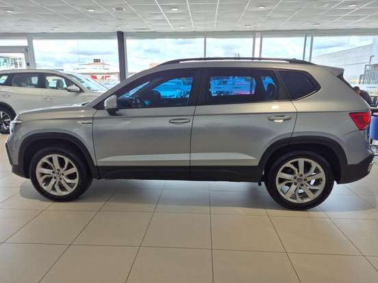 VOLKSWAGEN-TAOS-2021