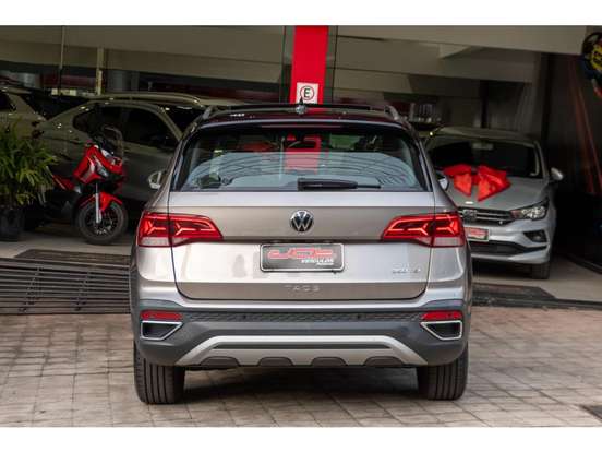 VOLKSWAGEN-TAOS-2021