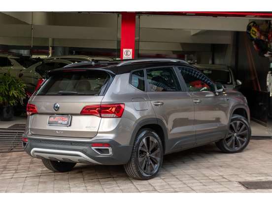 VOLKSWAGEN-TAOS-2021