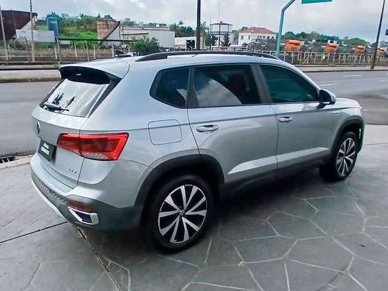 VOLKSWAGEN-TAOS-2023