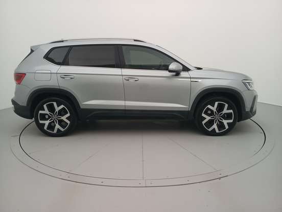 VOLKSWAGEN-TAOS-2024