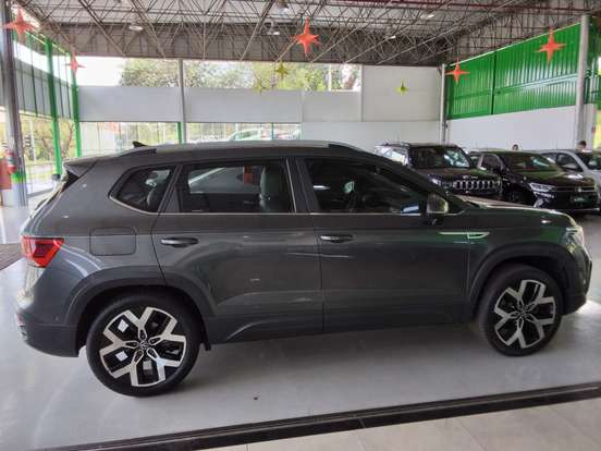 VOLKSWAGEN-TAOS-2024