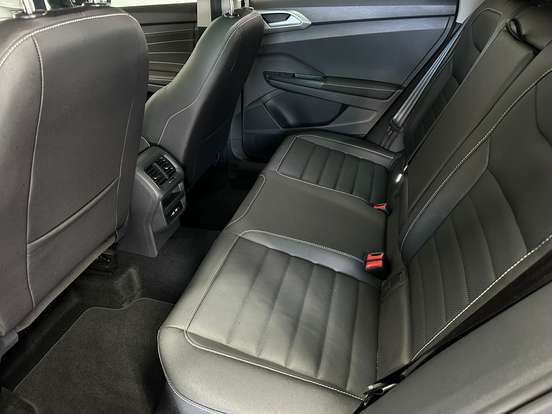 VOLKSWAGEN-TAOS-2026