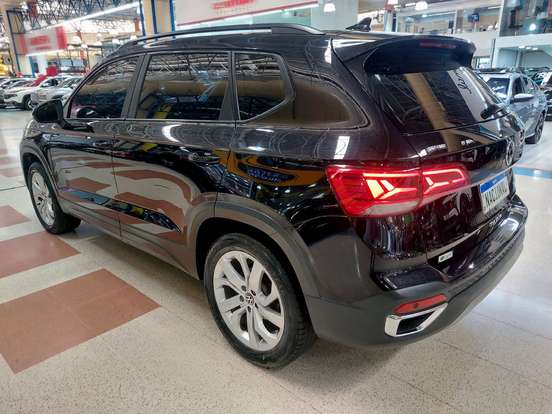VOLKSWAGEN-TAOS-2022