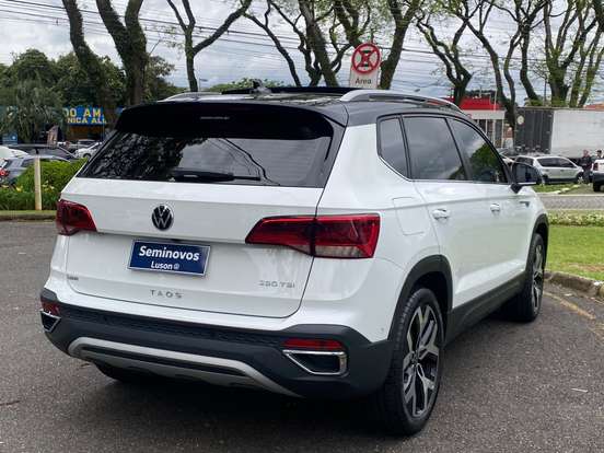 VOLKSWAGEN-TAOS-2025