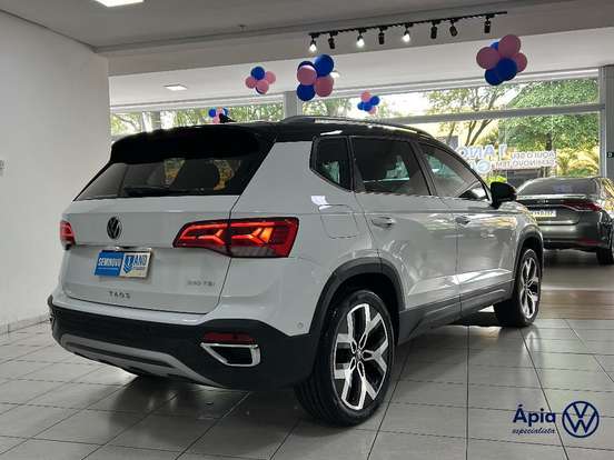 VOLKSWAGEN-TAOS-2023