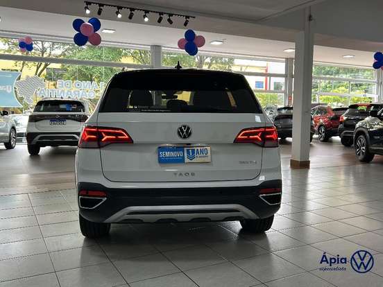 VOLKSWAGEN-TAOS-2023