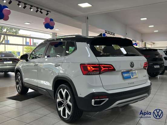 VOLKSWAGEN-TAOS-2023