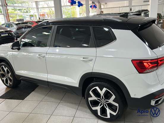 VOLKSWAGEN-TAOS-2023