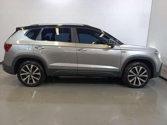 VOLKSWAGEN-TAOS-2023