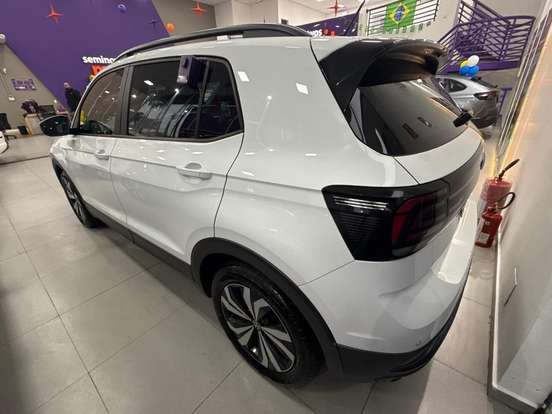 VOLKSWAGEN-T-CROSS-2024