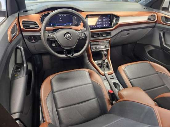 VOLKSWAGEN-T-CROSS-2020