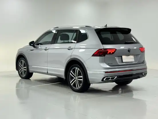 VOLKSWAGEN-TIGUAN-2.0 300 TSI GASOLINA ALLSPACE R-LINE AUTOMÁTICO VOLKSWAGEN-TIGUAN-2024