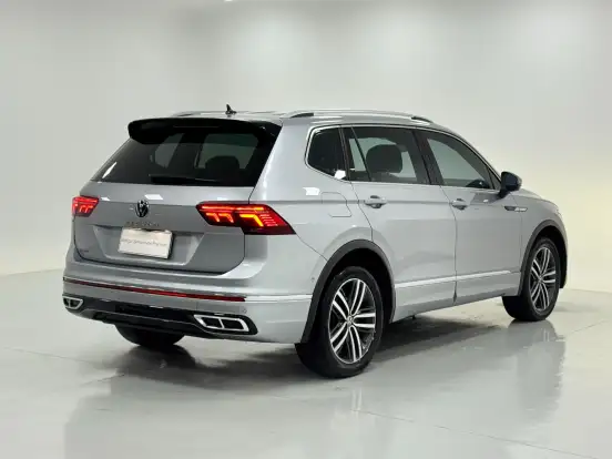VOLKSWAGEN-TIGUAN-2.0 300 TSI GASOLINA ALLSPACE R-LINE AUTOMÁTICO VOLKSWAGEN-TIGUAN-2024