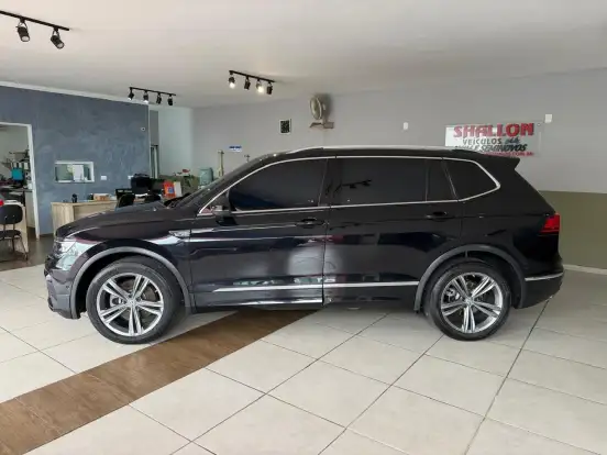 VOLKSWAGEN-TIGUAN-2021