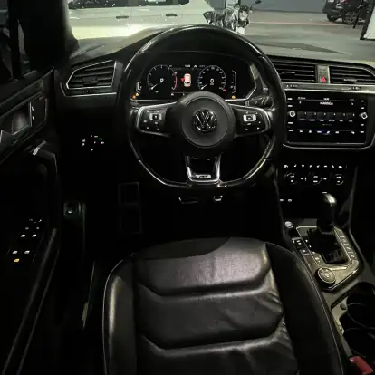 VOLKSWAGEN-TIGUAN-2021