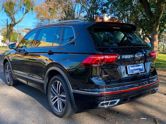 VOLKSWAGEN-TIGUAN-2.0 300 TSI GASOLINA ALLSPACE R-LINE AUTOMÁTICO VOLKSWAGEN-TIGUAN-2024