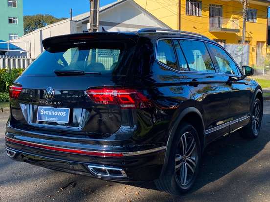 VOLKSWAGEN-TIGUAN-2.0 300 TSI GASOLINA ALLSPACE R-LINE AUTOMÁTICO VOLKSWAGEN-TIGUAN-2024
