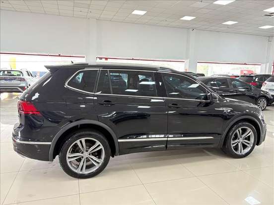 VOLKSWAGEN-TIGUAN-2018