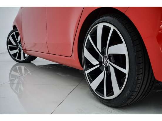 VOLKSWAGEN-UP-2015