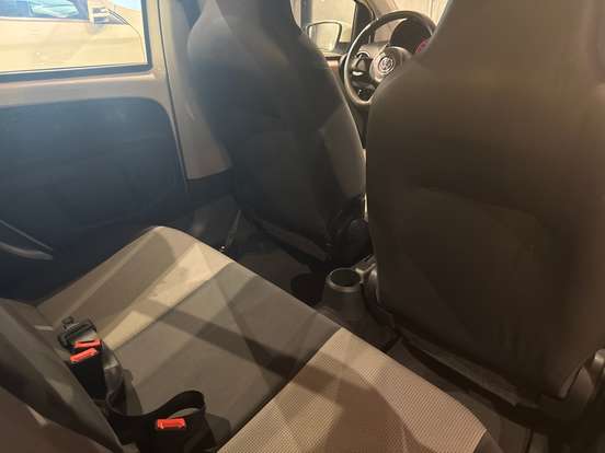 VOLKSWAGEN-UP-2016