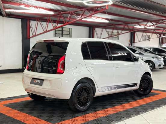 VOLKSWAGEN-UP-2016