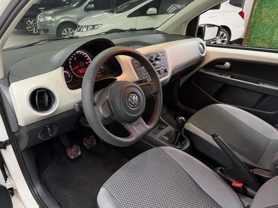 VOLKSWAGEN-UP-2016