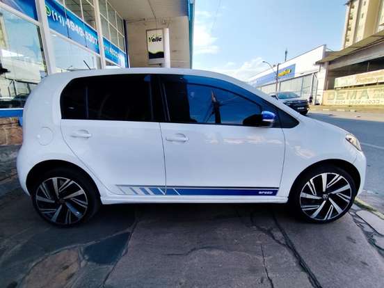 VOLKSWAGEN-UP-2017